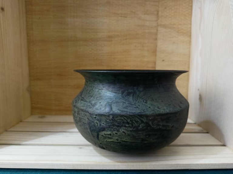 Discover the Elegance of Tradition with Our Rustic Handi Pot